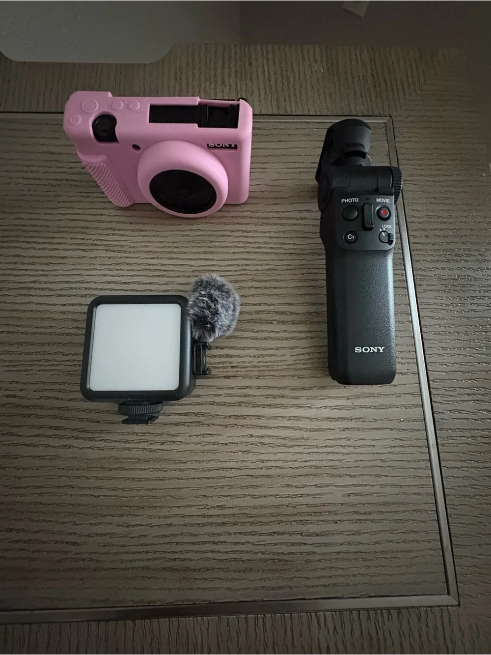 Sony Black ZV1F Compact Digital Camera with Sony Tripod and external flash